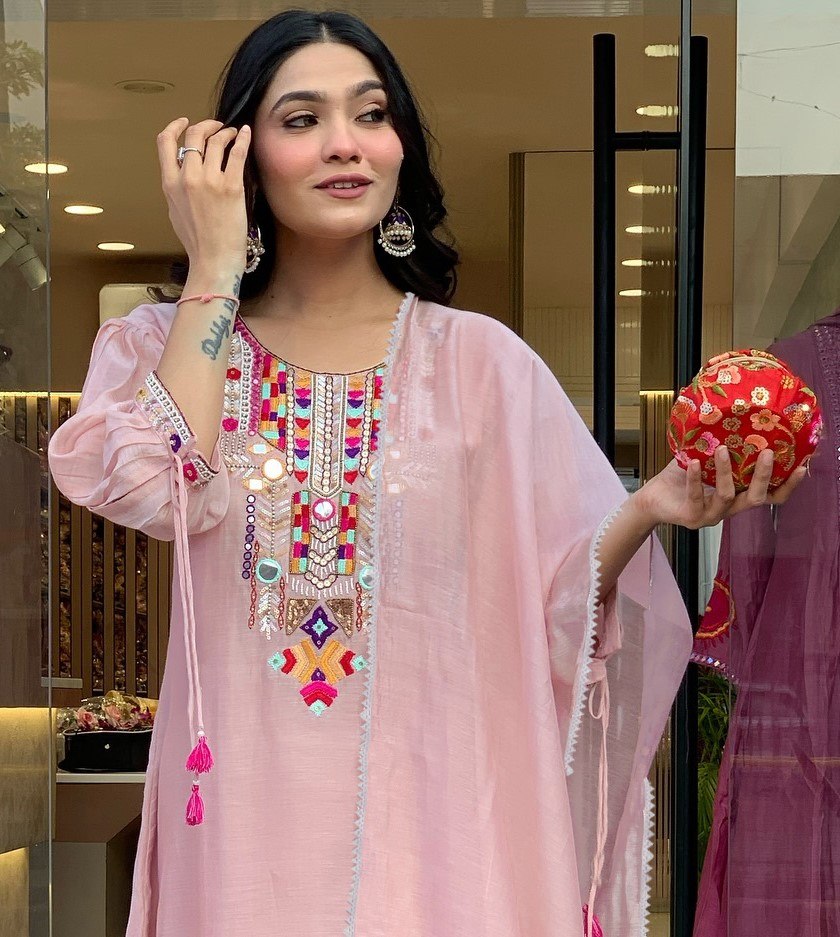 Women's Tesla Silk Embroidered Kurta Pant Set with Organza Dupatta
