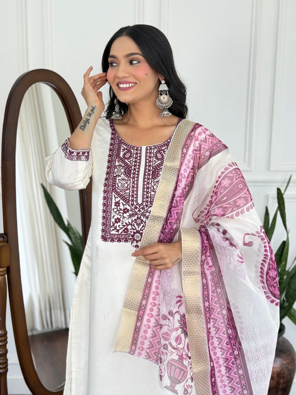 Women's White Embroidered PV Chanderi Kurta Pant Set with Organza Dupatta
