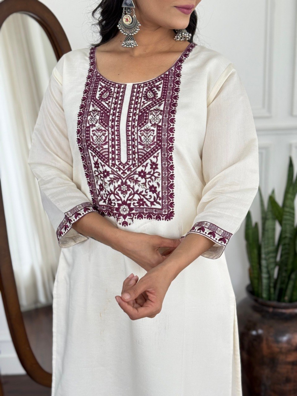 Women's White Embroidered PV Chanderi Kurta Pant Set with Organza Dupatta